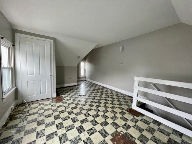 Building Photo - Spacious 4 Bedroom Twin FOR RENT in Bridge...