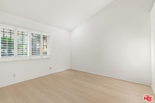 Building Photo - 4345 Canoga Ave