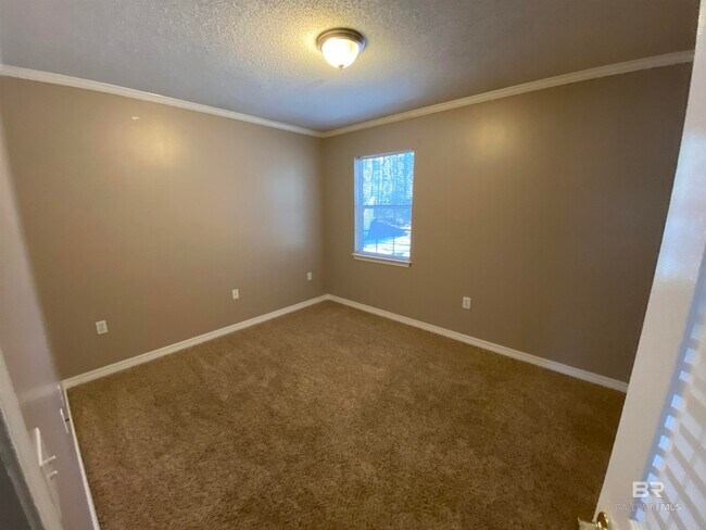 Building Photo - 249 Ridgewood Dr