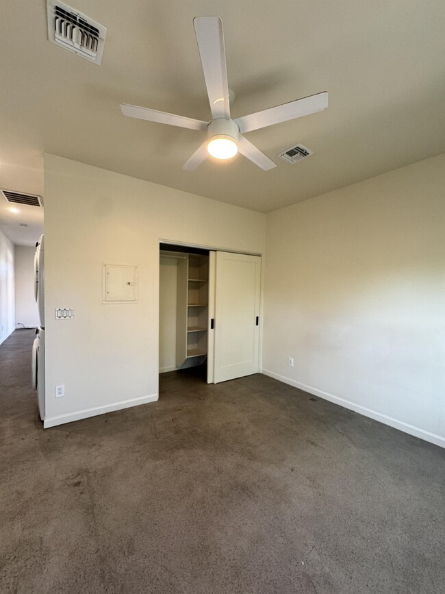 Building Photo - 3342 N 17th Ave