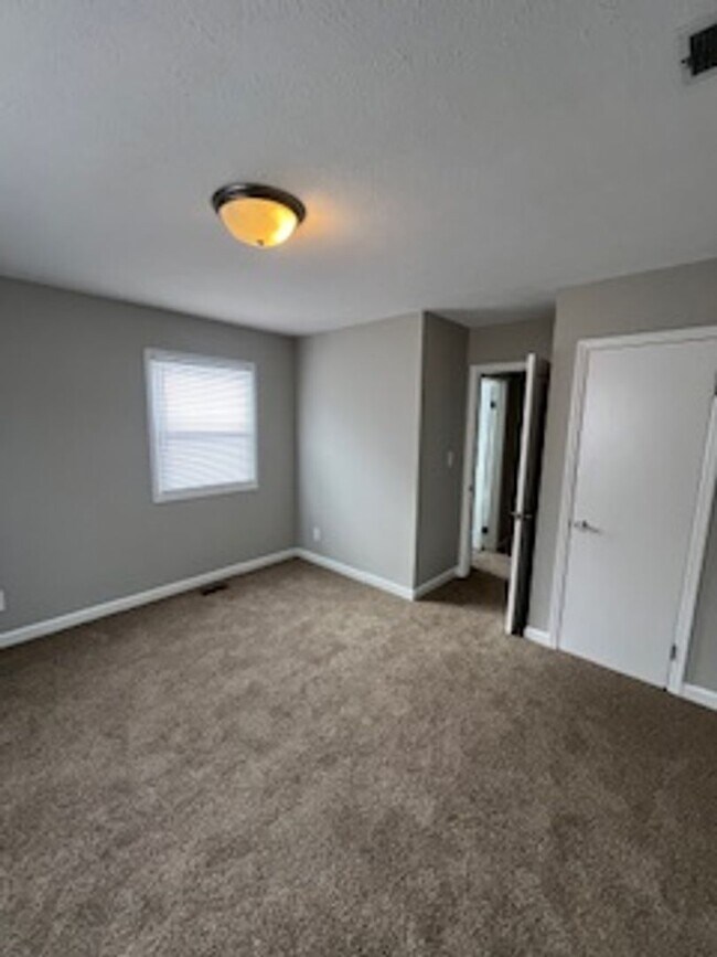 Building Photo - Sycamore Knolls: Comfort, Space & Convenience on Bloomington's East Side