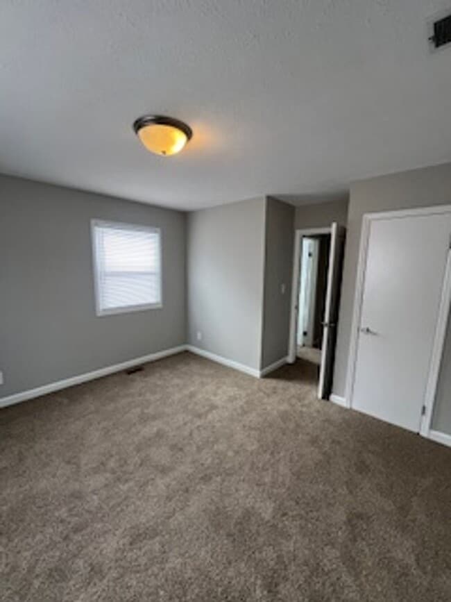 Building Photo - Well-Appointed East-Side Home with Exceptional Living Space in Sycamore Knolls