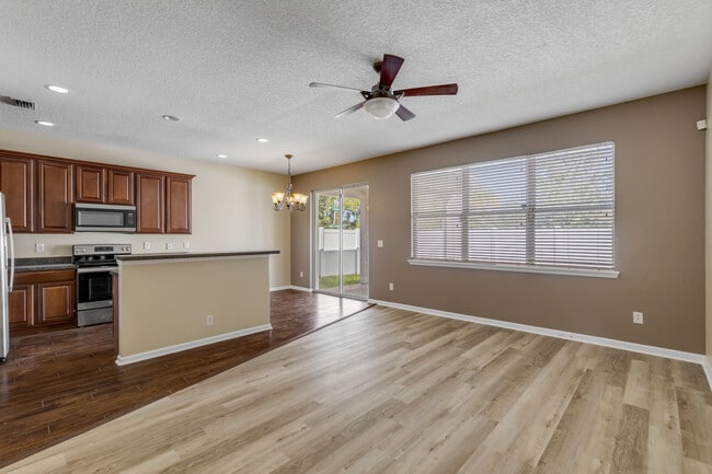 Building Photo - 627 Aeolian Dr