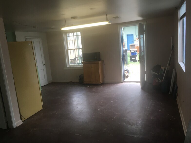 Building Photo - 151 W 4th Ave