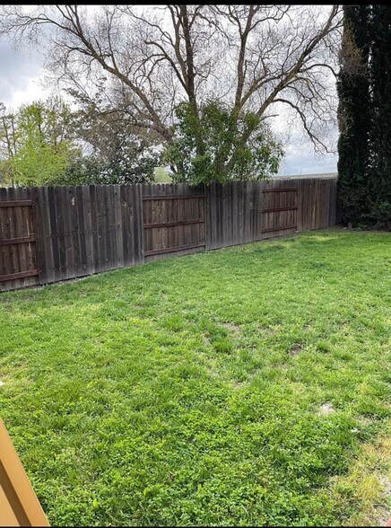 Building Photo - 4264 Chinquapin Way