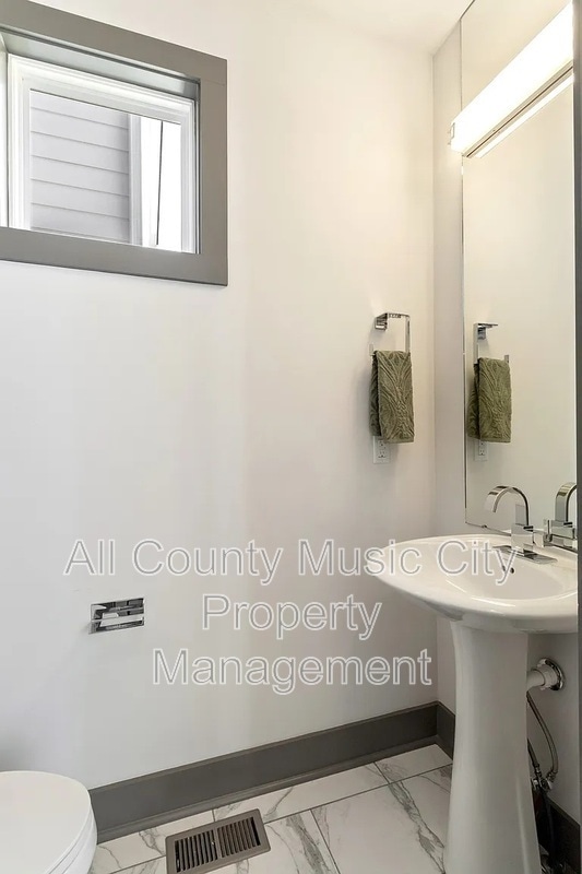 Building Photo - 1507B 14th Ave N