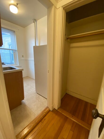 Building Photo - 131 Park Dr