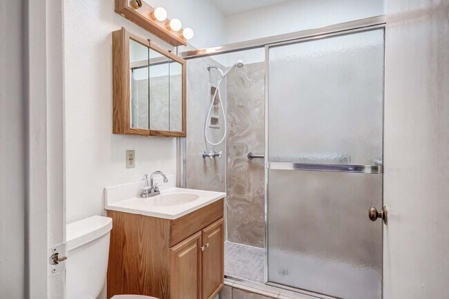 Building Photo - 5374 N Flint Ave