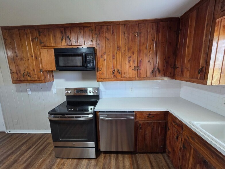 Building Photo - 615 FM 1466