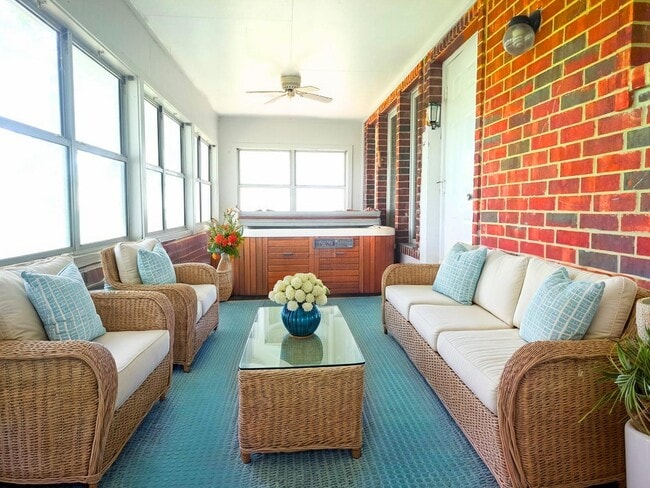 Building Photo - 112 Farm to Market 1042