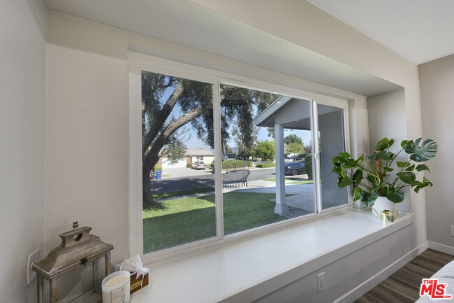 Building Photo - 19358 Alcona St