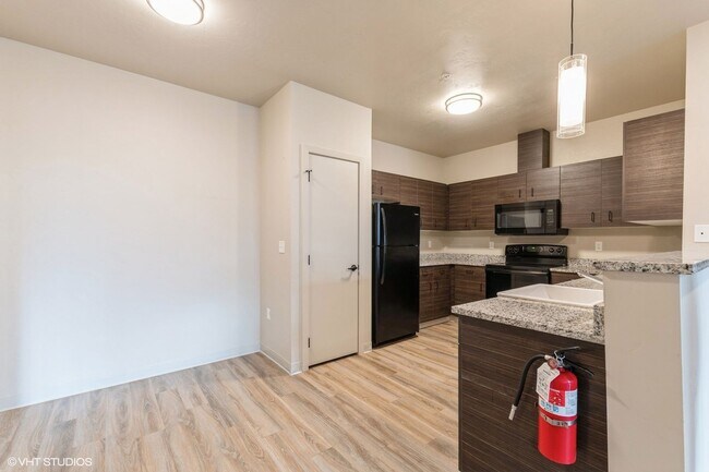 Building Photo - 1 Bedroom / 1 Bathroom Apartment!