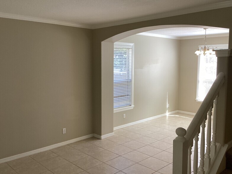 Building Photo - 1651 Mellon Way