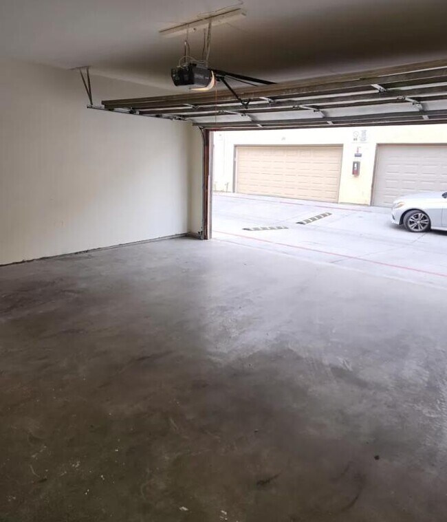 Building Photo - 38710 10th St E