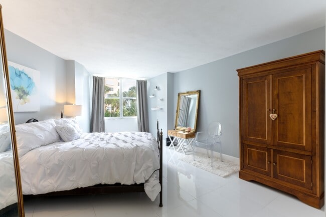 Building Photo - 2600 N Flagler Dr