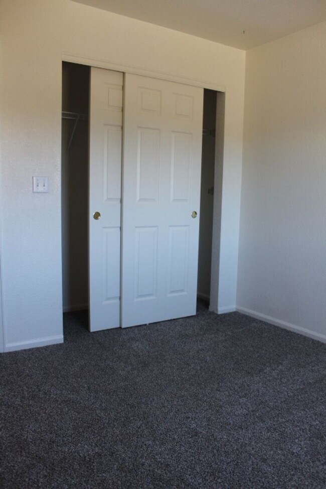 Building Photo - Beautiful 3 BR/2 1/2 BA Home in Highlands Ranch!