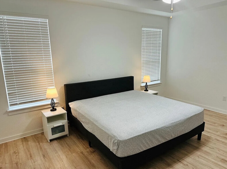 Building Photo - 2332 Bravo Pass