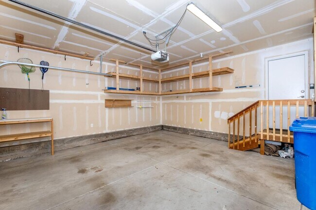 Building Photo - Spacious Patio Home 3 Bed 3 Bath