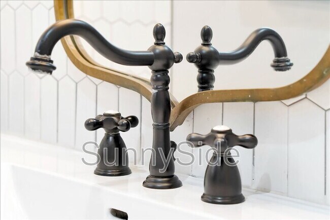 Building Photo - 42 Nottingham Way