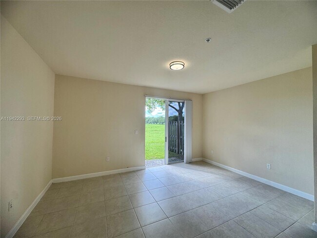 Building Photo - 134 SE 28th Ter