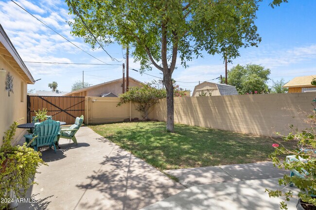 Building Photo - 2412 N 36th Pl