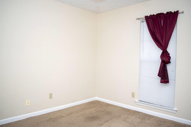 Building Photo - 1615 Woodmere Loop