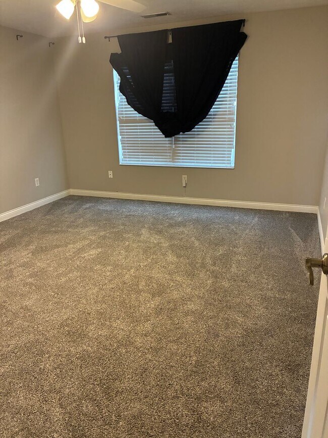 Building Photo - Gorgeous 3 bdr/3.5 bath Home in Centerville/Springboro Area