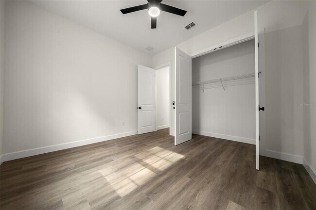 Building Photo - 7162 N Cricket Dr