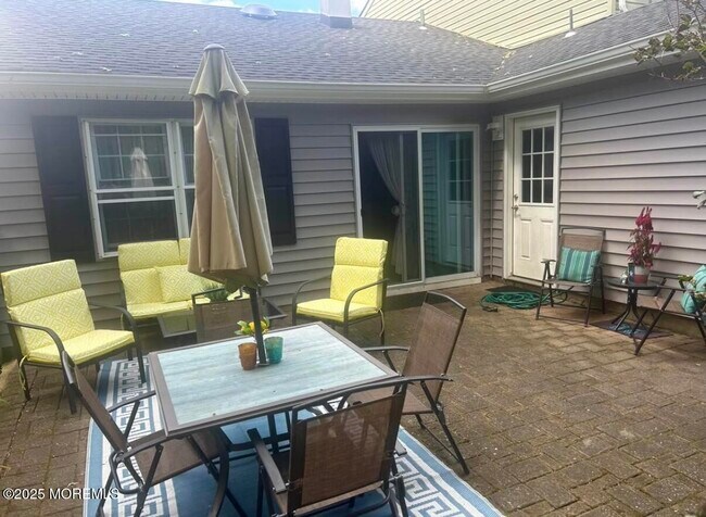 Building Photo - 31 Kingsley Way