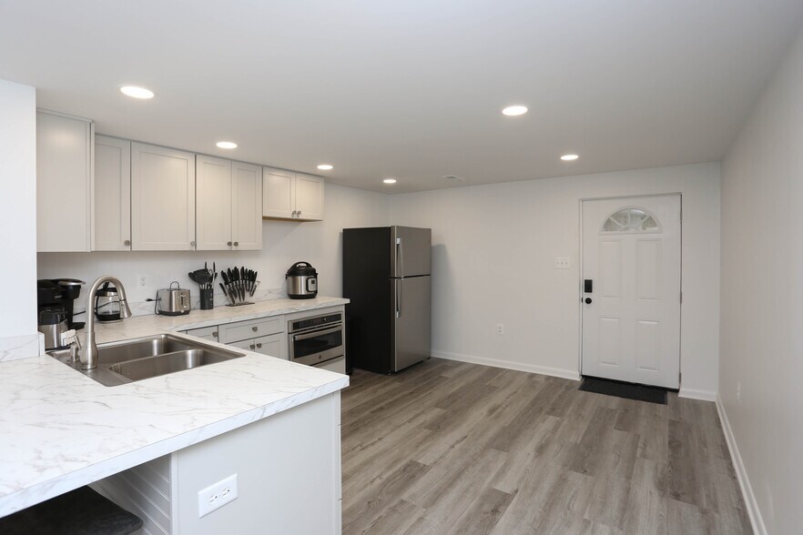 Shared Kitchenette - 508 Wellham Ave