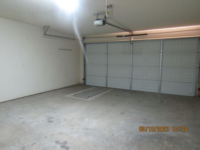 Building Photo - PETS ARE NEGOTIABLE WITH OWNER APPROVAL