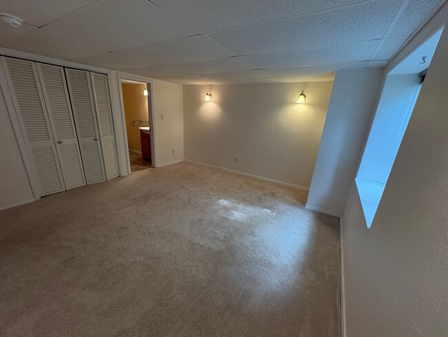 Building Photo - 631 W Crestline Dr