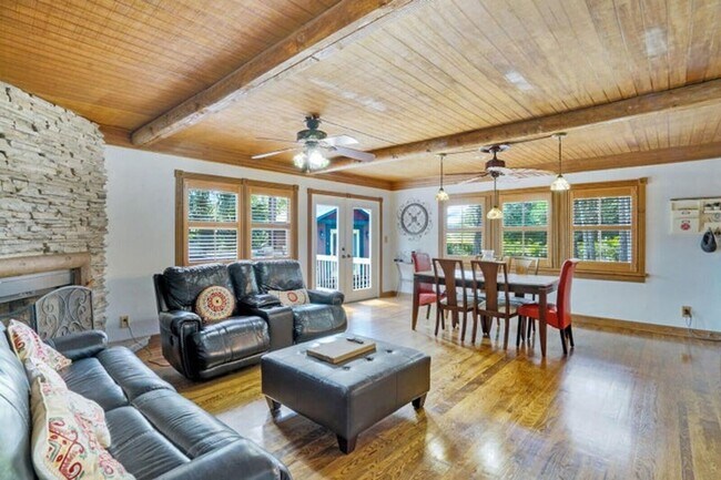 Building Photo - 13050 Marcella Blvd