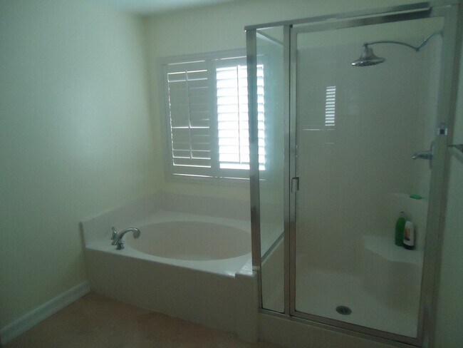 Building Photo - Huge 4 bedroom Masterpiece in the Terra Vista Community For Rent