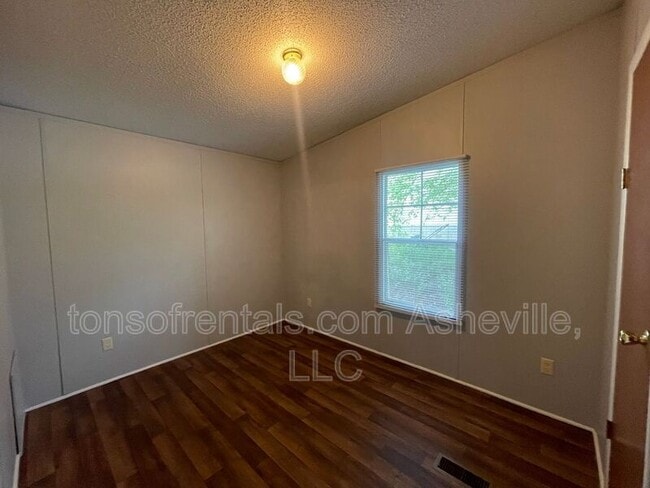 Building Photo - 132 Josiah Ln