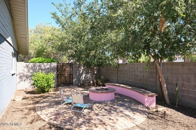 Building Photo - 6931 E Almeria Rd