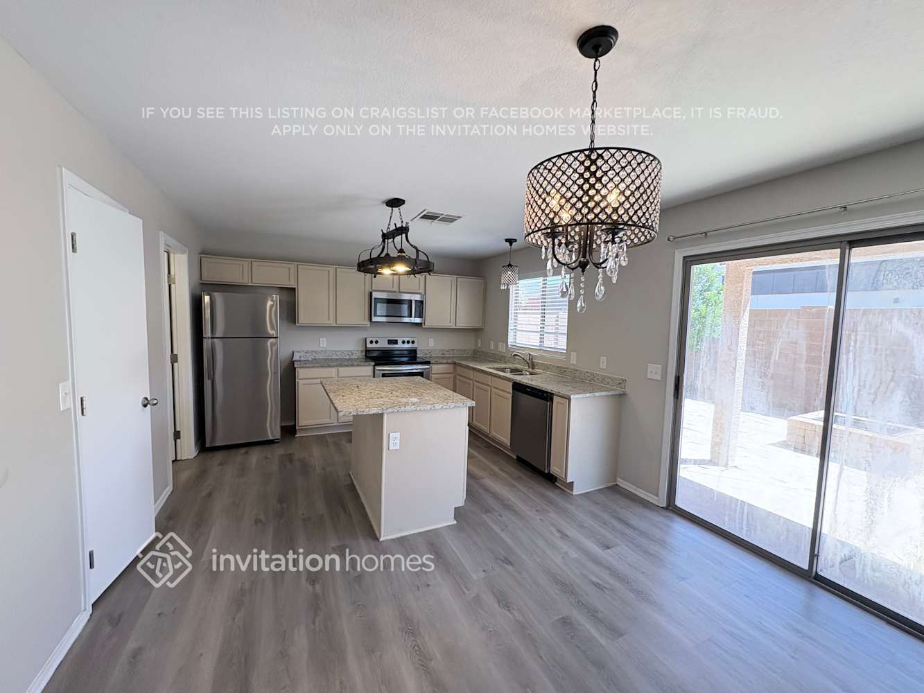 Building Photo - 1551 E Betsy Ln