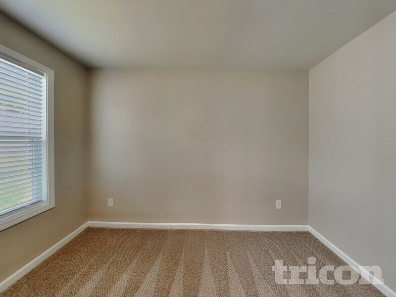 Building Photo - 265 Frst Mdw Ln