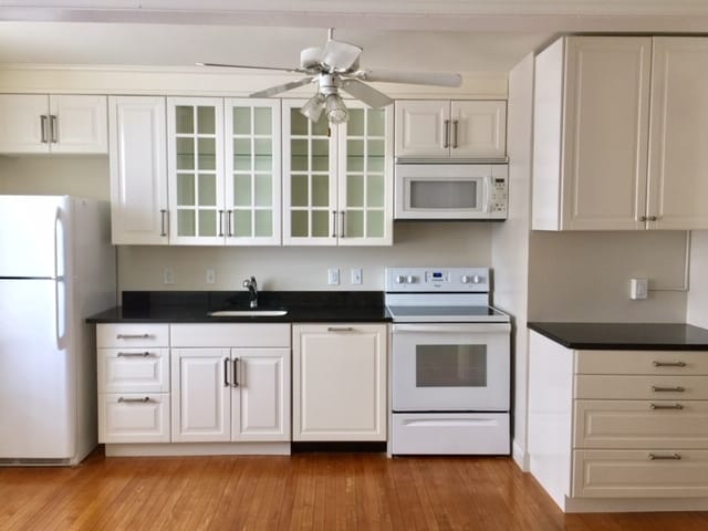 Building Photo - 100 W 10th St