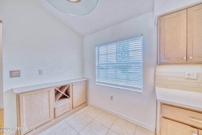 Building Photo - 5628 Loma Vista Dr W