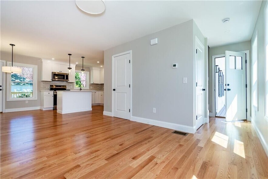 Building Photo - 83 Cadora Ave