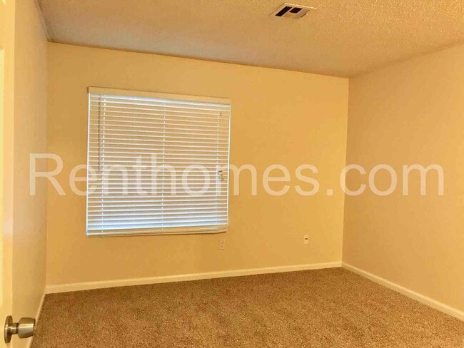 Building Photo - Mira Mesa, 10628 Dabney Dr #163, All Appli...