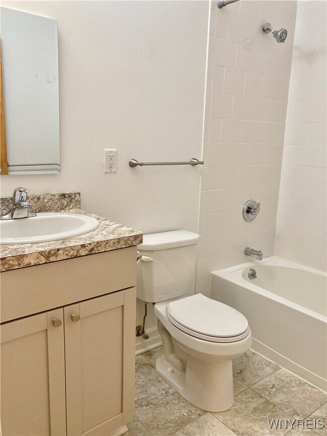 Building Photo - 481 Franklin St