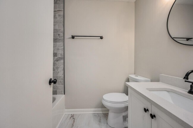 Building Photo - 2212 Cabin Hill Rd