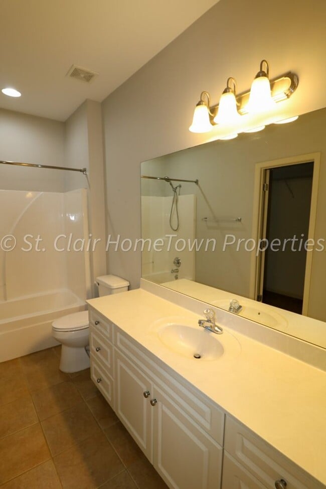 Building Photo - Desirable Community of Avalon