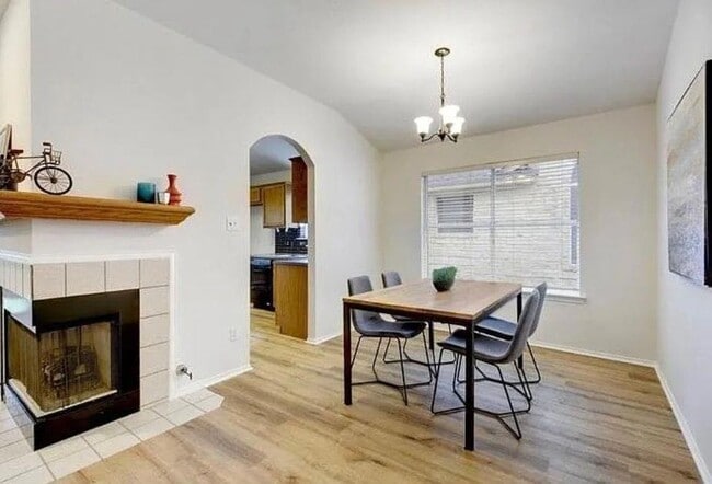 Building Photo - 15405 Quinley Dr