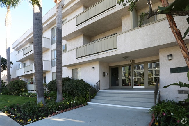 Building Photo - Bentley Avenue Apartments