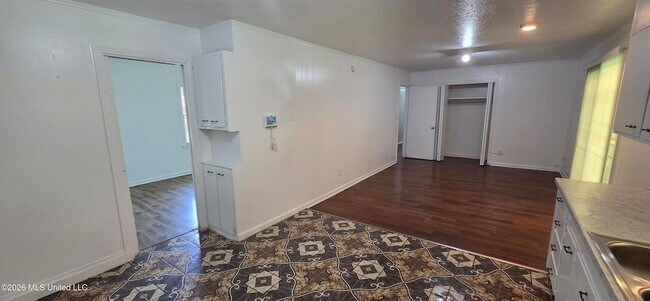 Building Photo - 3111 Revere St