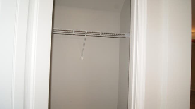 Building Photo - 375 Niblick Dr