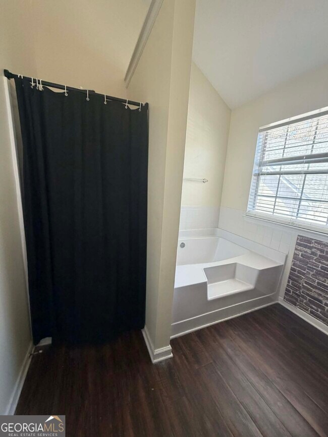 Building Photo - 2890 Duncan Pl